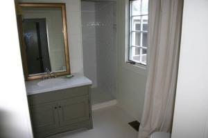 Guest Bath 1