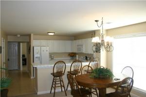 Kitchen & Dining Area