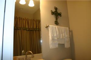 Guest Bath 1