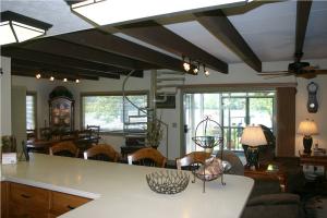 Kitchen / Dining Area
