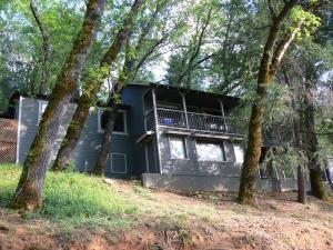 See virtual tour of this listing