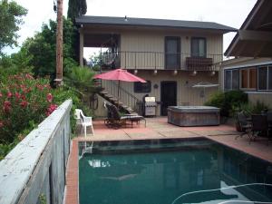 See virtual tour of this listing