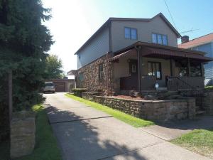 See virtual tour of this listing