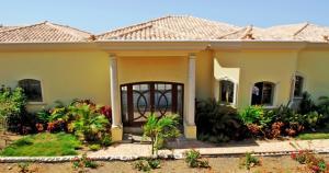 Entrance with Custom 1 of a Kind Doors