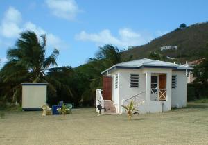 Guest cottage with gracious yard