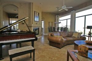 5000.00 SqFt - 4/3.5 bed/bath - $1,600,000
