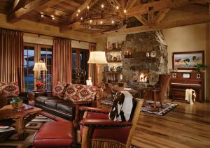 5685 SqFt - 4/4.5 bed/bath - $3,995,000