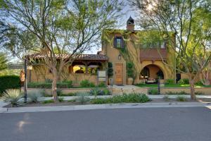 4700.00 SqFt - 3/3.5 bed/bath - $3,150,000
