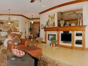 1942.00 SqFt - 3/3 bed/bath - $645,000