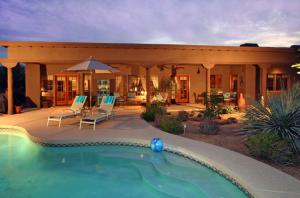 2885.00 SqFt - 3/2 bed/bath - $599,900