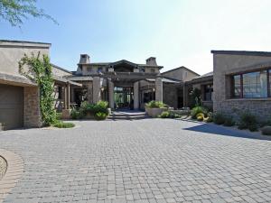 4450.00 SqFt - 4/4 bed/bath - $2,249,000