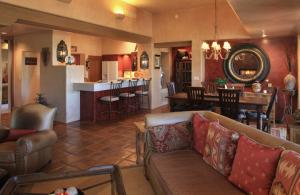 1836 SqFt - 2/2.5 bed/bath - $875,000