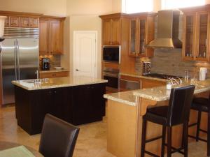 3054.00 SqFt - 4/2.5 bed/bath - $725,000