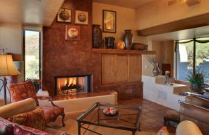 1836 SqFt - 2/2.5 bed/bath - $649,000
