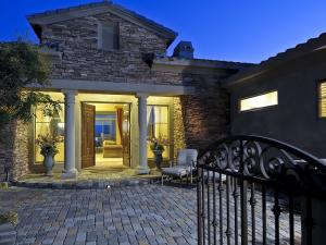 4060 SqFt - 4/3.5 bed/bath - $938,000