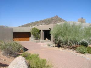 2086 SqFt - 2/2.5 bed/bath - $587,500 - Pending