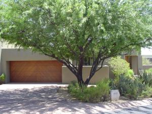 1836 SqFt - 2/2.5 bed/bath - $700,000