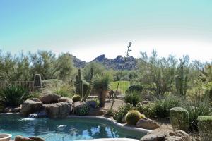 3083 SqFt - 2/3 bed/bath - $1,095,000 - Pending
