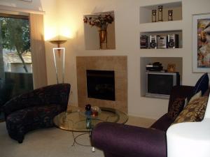 1696 SqFt - 2/2.5 bed/bath - $404,000