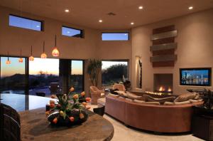 5204 SqFt - 4/4.5 bed/bath - $1,999,999 - Pending