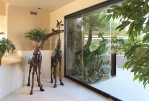 6022 SqFt - 4/4.5 bed/bath - $2,495,000