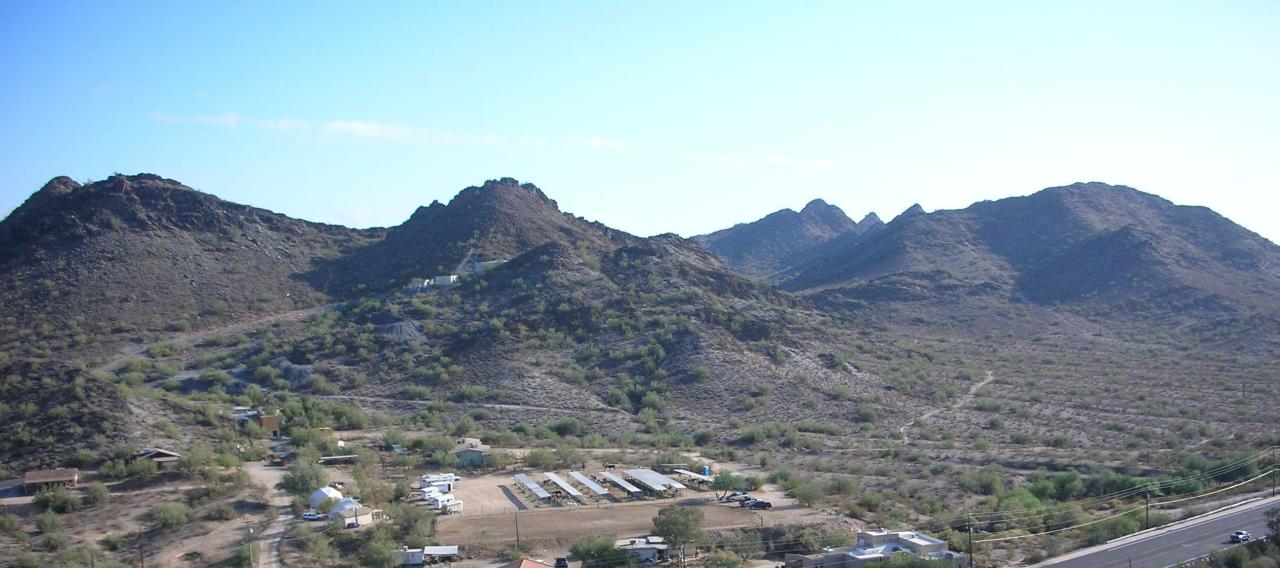 50-foot round pen w/lights +sprinklers,2 turnout areas(or can be used to 50-foot round pen w/lights +sprinklers,2 turnout areas(or can be used to