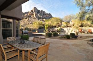 3867 SqFt - 3/4 bed/bath - $1,065,000 - Pending