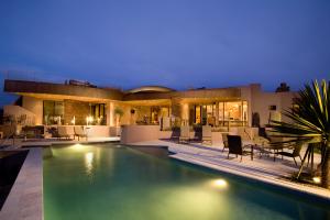 8172 SqFt - 4/8 bed/bath - $3,700,000