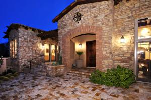 5941 SqFt - 4/4.5 bed/bath - $2,900,000