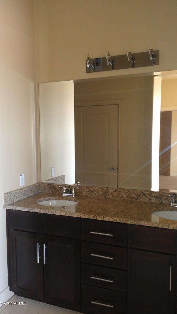945 E Playa del norte -- Unit 2022 - 6784317