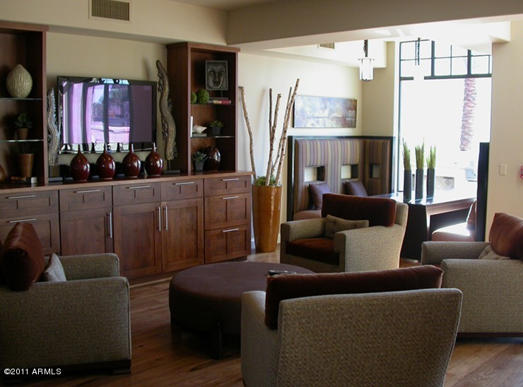 8  BILTMORE Estate Unit 305 - 6787310