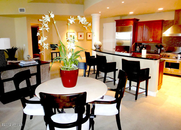 8  BILTMORE Estate Unit 305 - 6788677