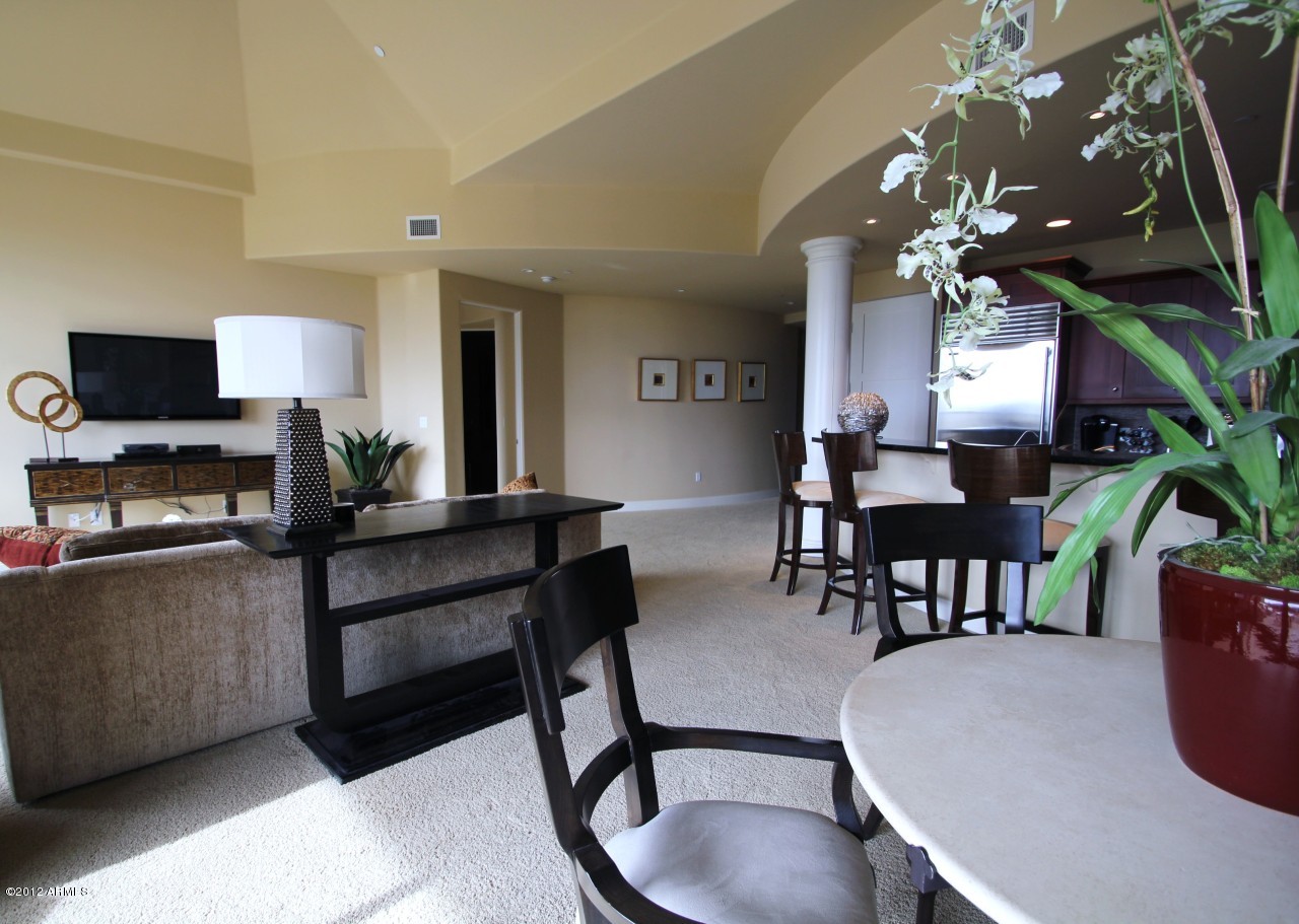 8  BILTMORE Estate Unit 305 - 6792839