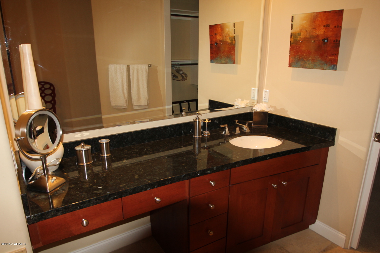 8  BILTMORE Estate Unit 305 - 6792842