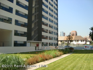 FRANQUICIA MASTER COLOMBIA Edificio en Arriendo en Las Condes en Santiago C&oacute;digo: 11-14 No.1