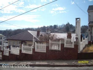 900 W PINE ST