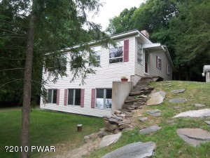 2 garages,Dock slips available through Hemlock Grove