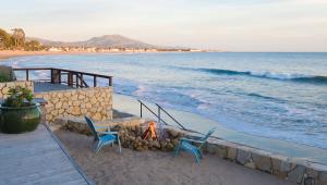 3246  BEACH CLUB