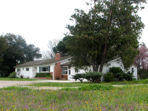 2142 N REFUGIO