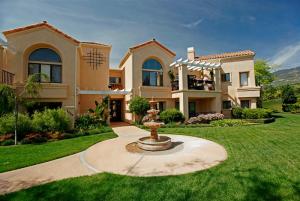 4400  SHADOW HILLS