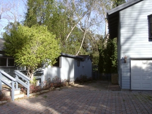 1247 E VALLEY