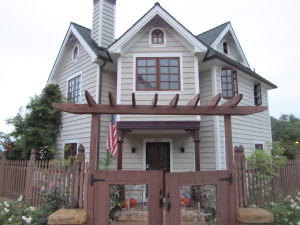840 E FIGUEROA