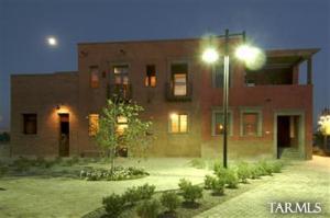 877 W Calle De Los Higos  Tucson Arizona 85701
