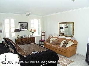 Venta - Casa En Caracas - Lomas de La Lagunitaimage fachada RAH:02-184