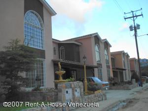 MARIA ALBA GIORDANO Townhouse Venta Valencia Lomas del Rocio FLEXMLS-07-852