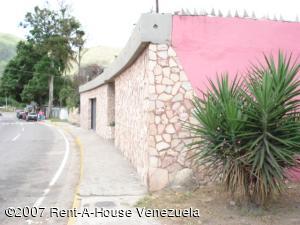 EILEEN CASTILLO Townhouse En Venta En Maracay - El Castaño C&oacute;digo FLEX: 07-3853