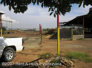 REAL & BUSINESS BROKER&acute;S C.A Terreno Industrial En Venta En Ciudad Ojeda - Intercomunal C&oacute;digo FLEX: 07-5973 No.3
