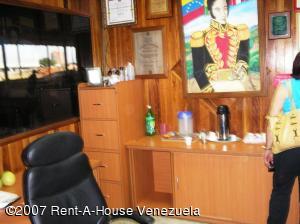REAL & BUSINESS BROKER&acute;S C.A Terreno Industrial En Venta En Ciudad Ojeda - Intercomunal C&oacute;digo FLEX: 07-5973 No.7