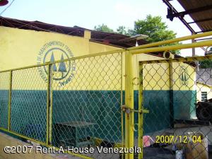 INMUEBLES  KSAMAR C.A. Galpon - Deposito en Venta en Via Principal en San Francisco C&oacute;digo: 07-6455 No.0