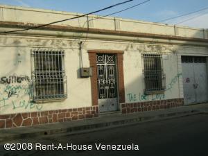 EILEEN CASTILLO Terreno Comercial En Venta En Maracay - El Centro Código FLEX: 08-61 No.1